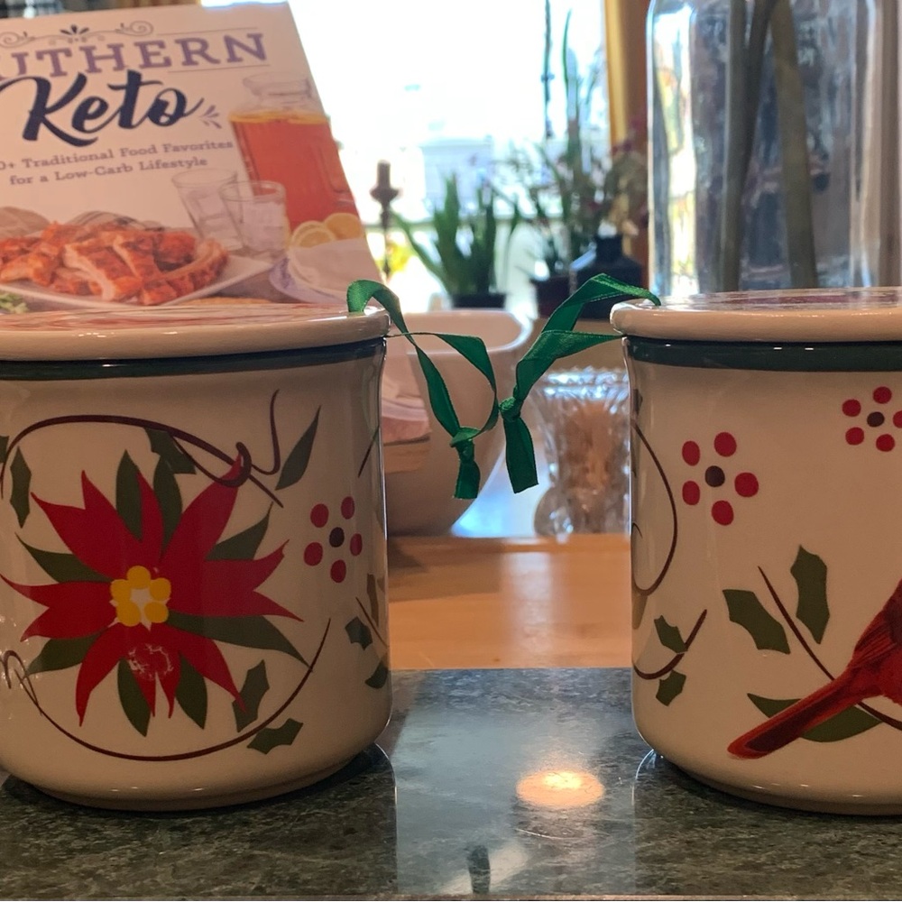 Temp-Tations By Tara Ceramic Mug with Lids Set/2 NWOT